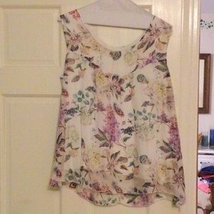 Silk blend top beautiful floral pattern